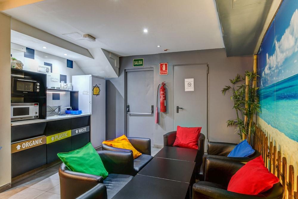 Sun & Moon Albergue *