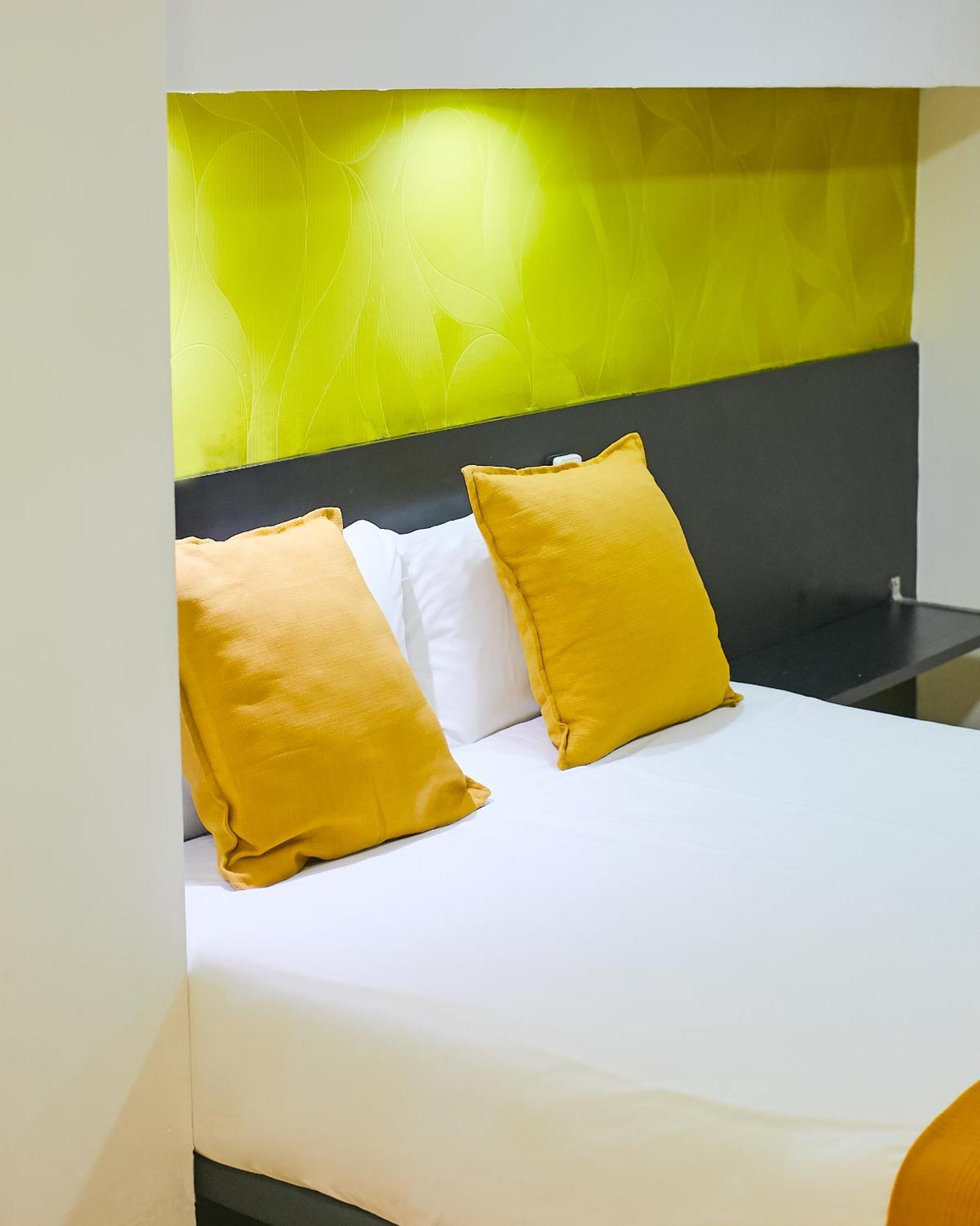 Sun & Moon Albergue
