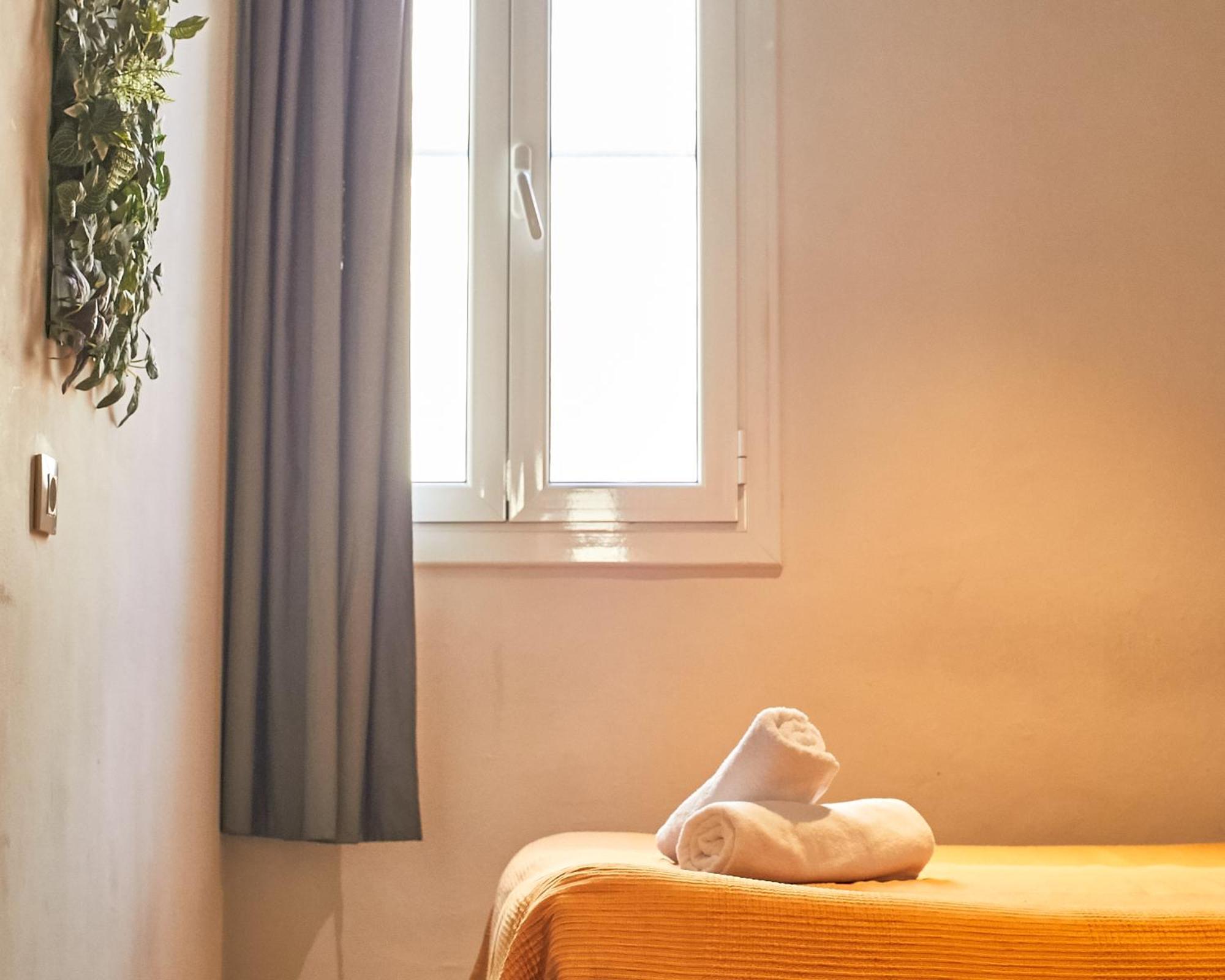 Sun & Moon Albergue *